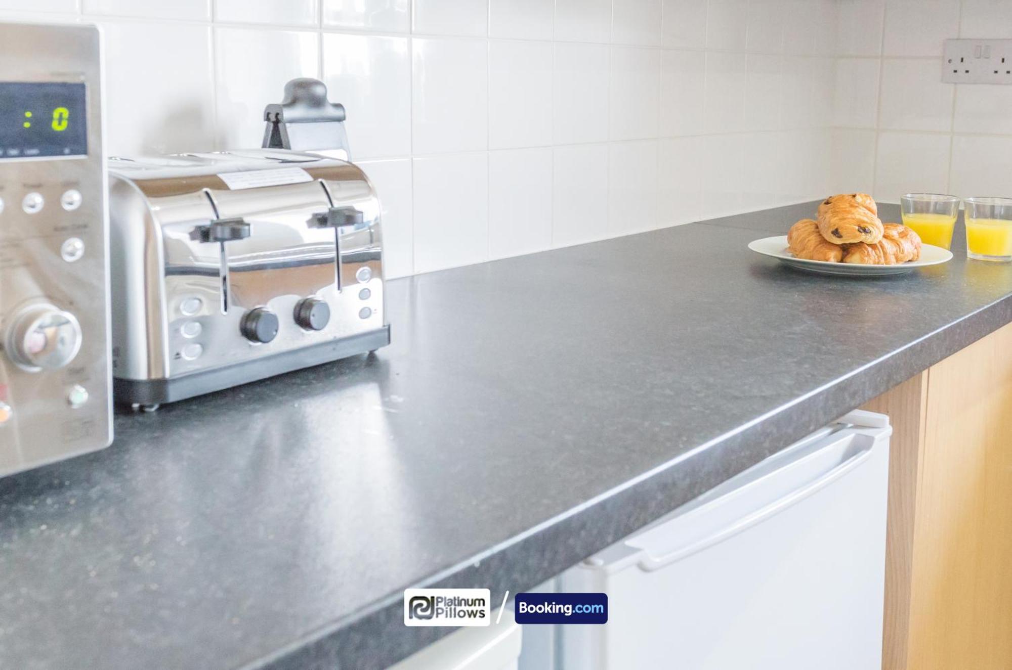 Modern Oxford 2 Bedroom Apartments, Families & Contractor Accommodation, Near John Radcliffe Hospital Exterior foto