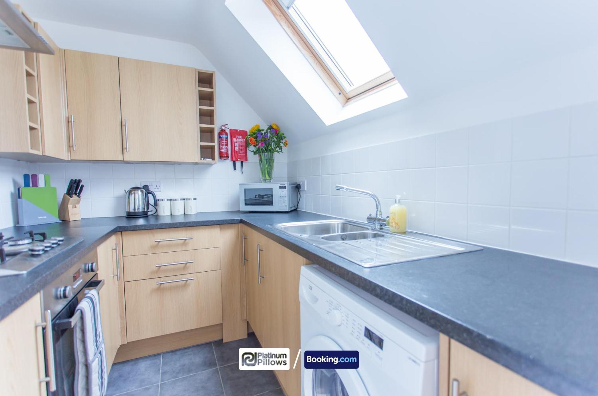 Modern Oxford 2 Bedroom Apartments, Families & Contractor Accommodation, Near John Radcliffe Hospital Exterior foto